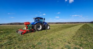 NH t6.155 DC & AGRO-MASZ grass 300