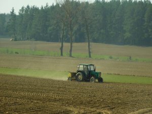 Ursus C-360 i siewnik zbożowy