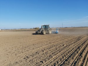 Valtra T174e z siewnikiem Monosem