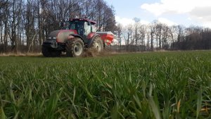 Valtra T190 & Rauch Axis 30.1