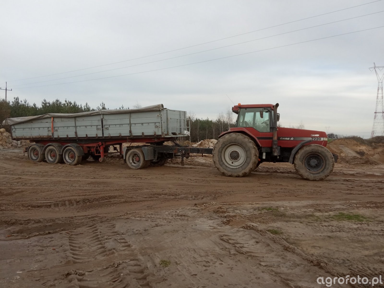 Zdjęcie traktor Case 7220 + naczepa #775208 - Galeria rolnicza agrofoto