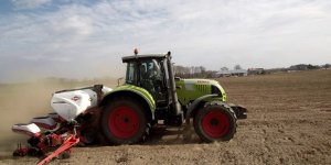 Claas Arion 620 - Kuhn Maxima 3
