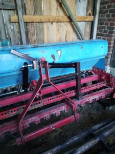 Hydrauliczne sterowanie znacznikami oraz ścieżkami w siewniku isaria