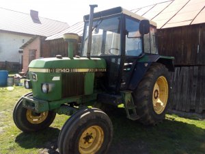 John Deere 2140