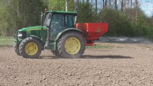 John Deere 5080R i Rauch MDS 19.1