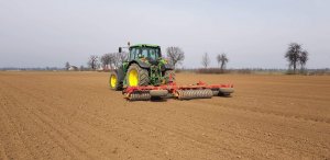 John Deere 6830