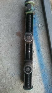 Śruba dwustronna z rokami na łożyskach