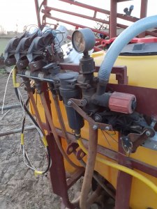 Sterowanie zaworem opryskiwacza