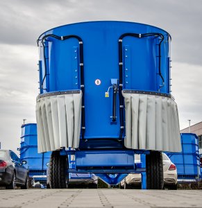 Wóz paszowy RINO FX 800