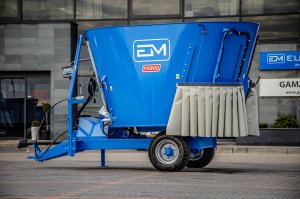 Wóz paszowy RINO FX 800