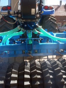 Agregat do siewu do podsiewu trawy