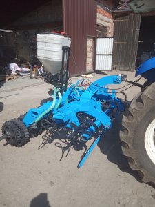 Agregat do siewu do podsiewu trawy