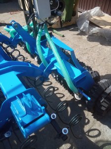 Agregat do siewu do podsiewu trawy