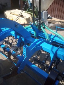 Agregat do siewu do podsiewu trawy