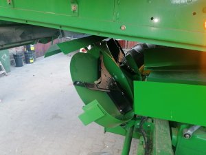 John Deere T560 rozrzutnik plew