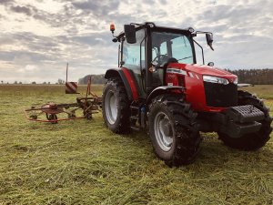 Massey Ferguson 5710 oraz Lely