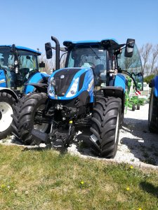 New Holland t6