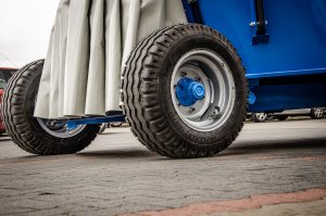 RINO FXS900 HD 9m3 na szerokim ogumieniu