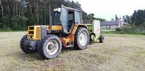 Renault 113.14 z prasą Claas Rollant 46