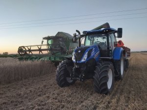 New Holland T6.125S i John Deere W540i