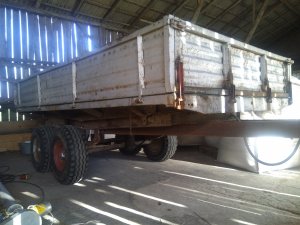 Przyczepa dwuosiowa przerobiona na tandem