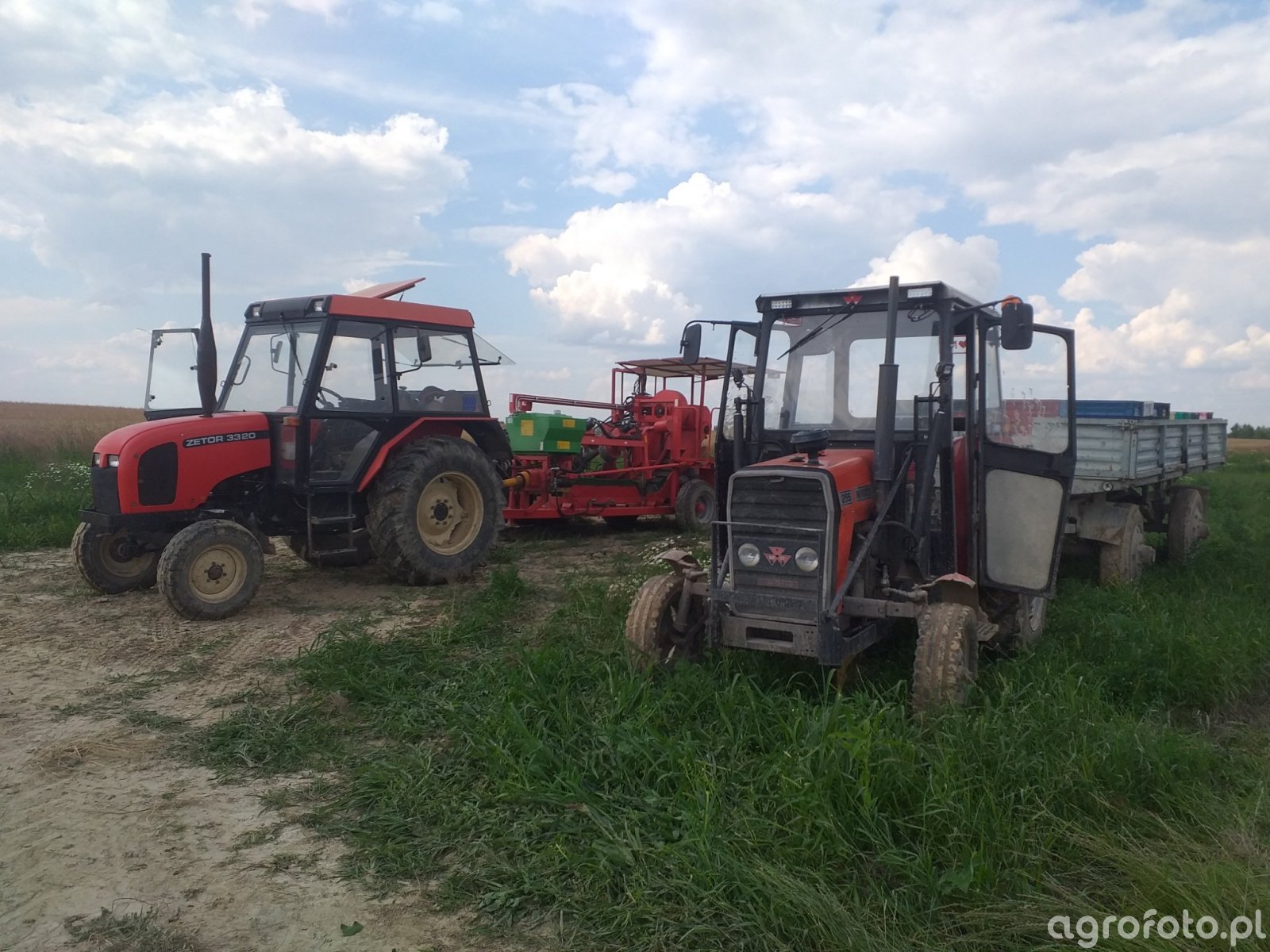 Obraz ciągnik Zetor3320 kobajn MF255 Autosana d50 #784147 - Galeria ...