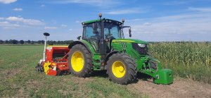 John Deere 6110R + Pottinger Vitasem 302A