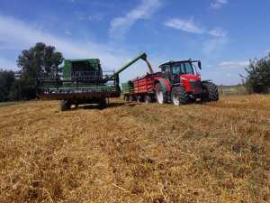 Massey Ferguson 5710 i John Deere 1188