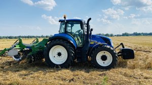 New Holland t5