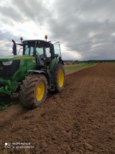 John Deere 6175M i Kuhn Varimaster 151 