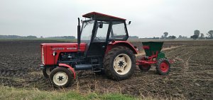 Ursus C-360 i rozsiewacz kos