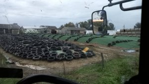 Pryzmy z trawy i kukurydzy 