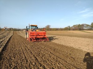 Renault Ares 710 & Kuhn Integra