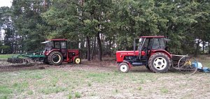 Ursus C-360 i siewnik konny 
Ursus C-360 i agregat 2,1m