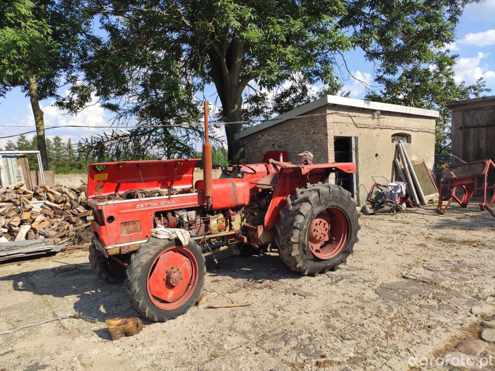 foto-traktor-zetor-5745-789194-galeria-rolnicza-agrofoto
