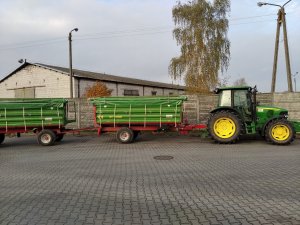 John Deere 5090R i Pronar T671