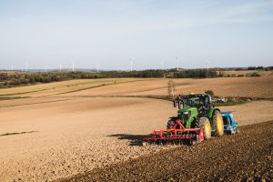 John Deere 6145r & Lemken