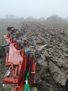 Kuhn Varimaster 151 vs glina 