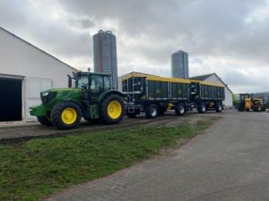 John Deere 6145R, 2x Strautman