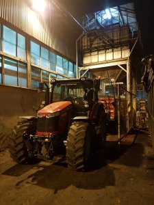 Massey Ferguson 5710 nocny wypad po wytłkoki :)