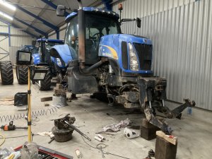 New Holland TG285