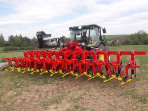 Pielnik Niva-Top vs John Deere 5100R