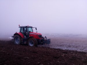 Zimowa Orka Massey Ferguson 7718S