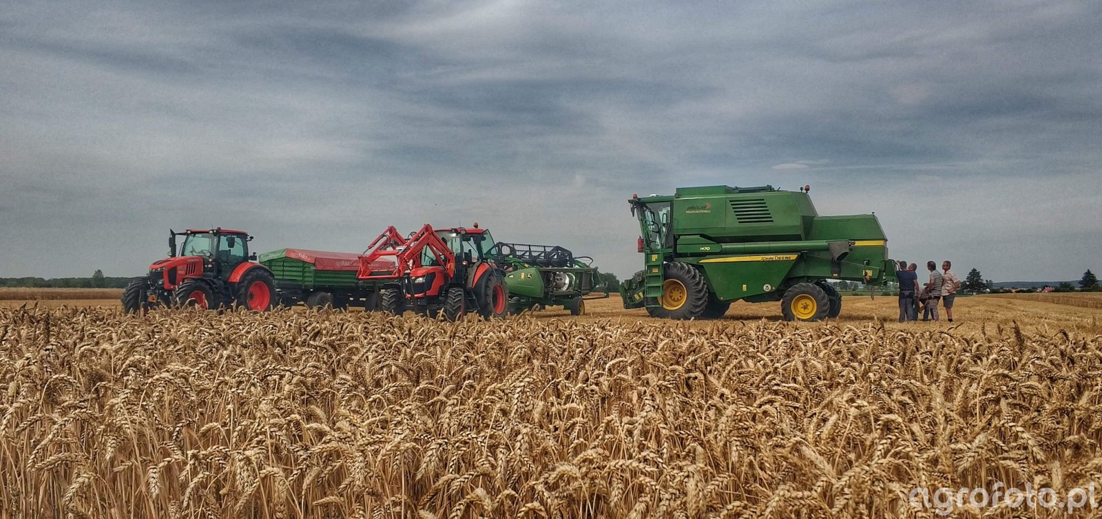 Kubota M7152 Premium KVT, M7060 i John Deere 1470