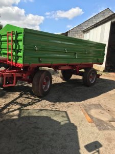 Przerobiona przyczepa IFA na wzór Pronar