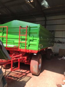 Przerobiona przyczepa IFA na wzór Pronar