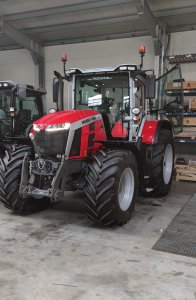 Massey Ferguson 8s.225