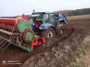 New Holland T4.75 i zestaw uprawowo-siewny.