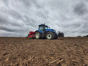 New Holland T6.125S & Agro-Masz SN 300T