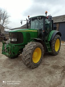 John Deere 6820